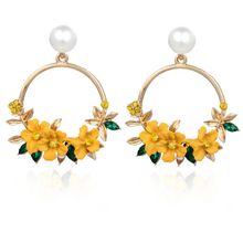 Load image into Gallery viewer, Flower Hoop Earrings
