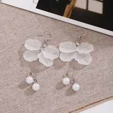 Load image into Gallery viewer, Acrylic Petal And Pearl Earrings
