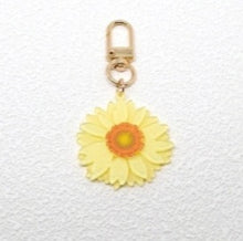 Load image into Gallery viewer, Acrylic Flower Keychain
