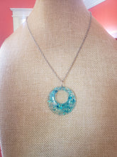 Load image into Gallery viewer, Circle Resin Necklace
